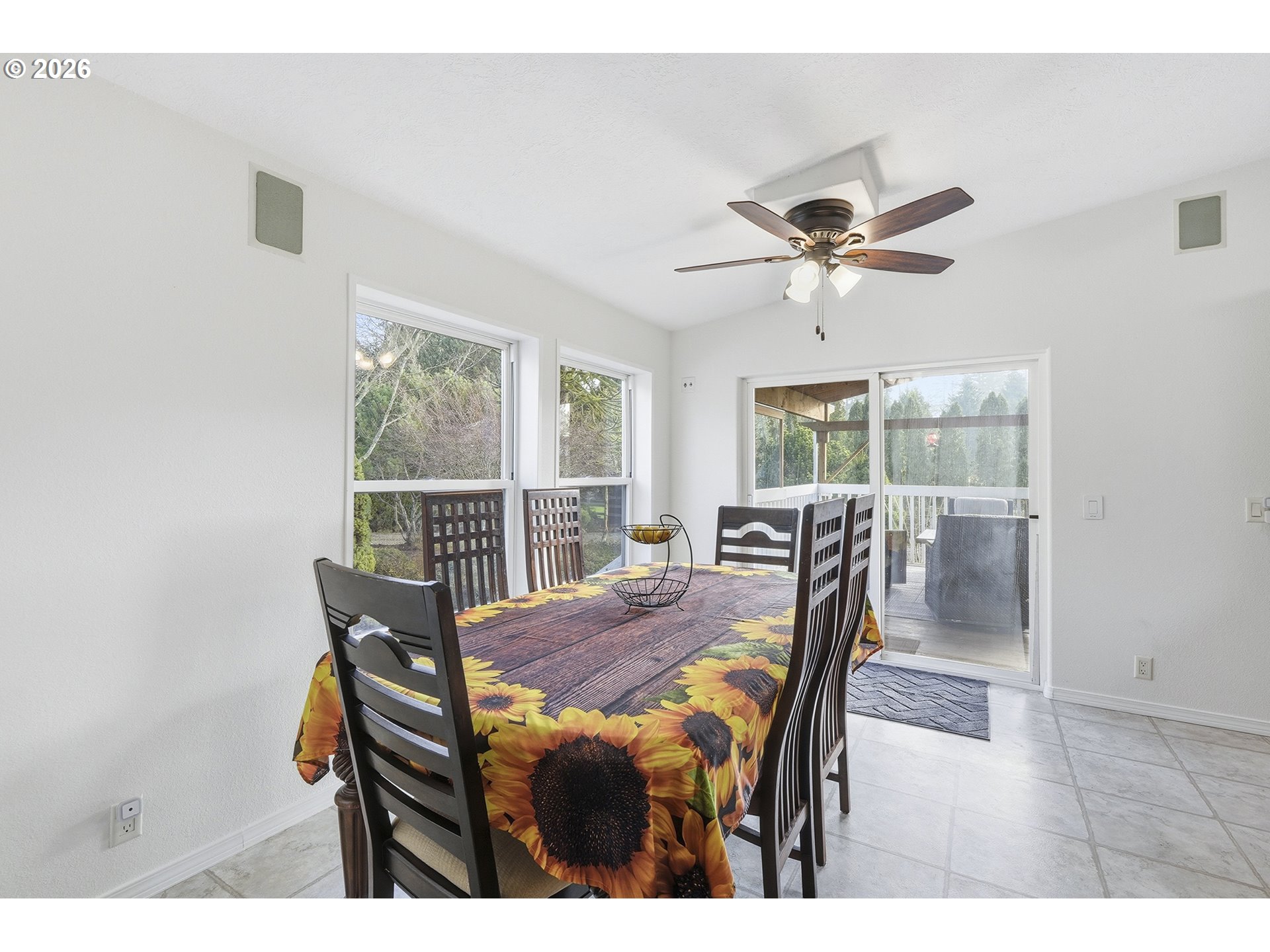 18530 South Fischers Mill Road Oregon City, OR 97045 - Photo 9 of 45 Breakfast Area