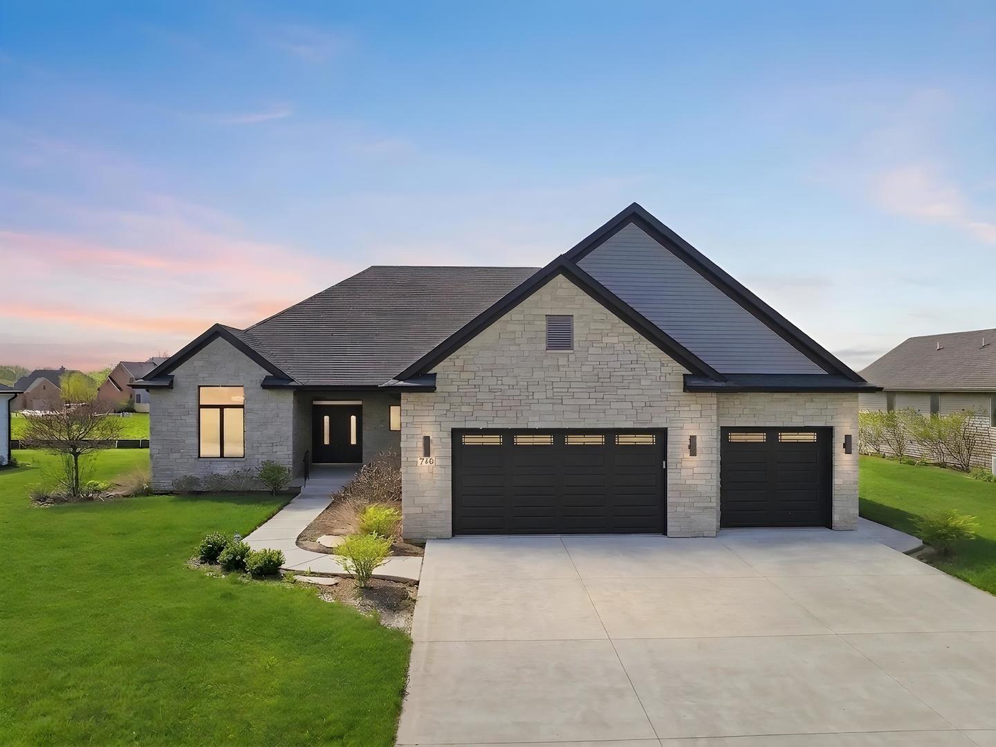 718 Independence Avenue Sycamore, IL 60178 - Photo 1 of 43