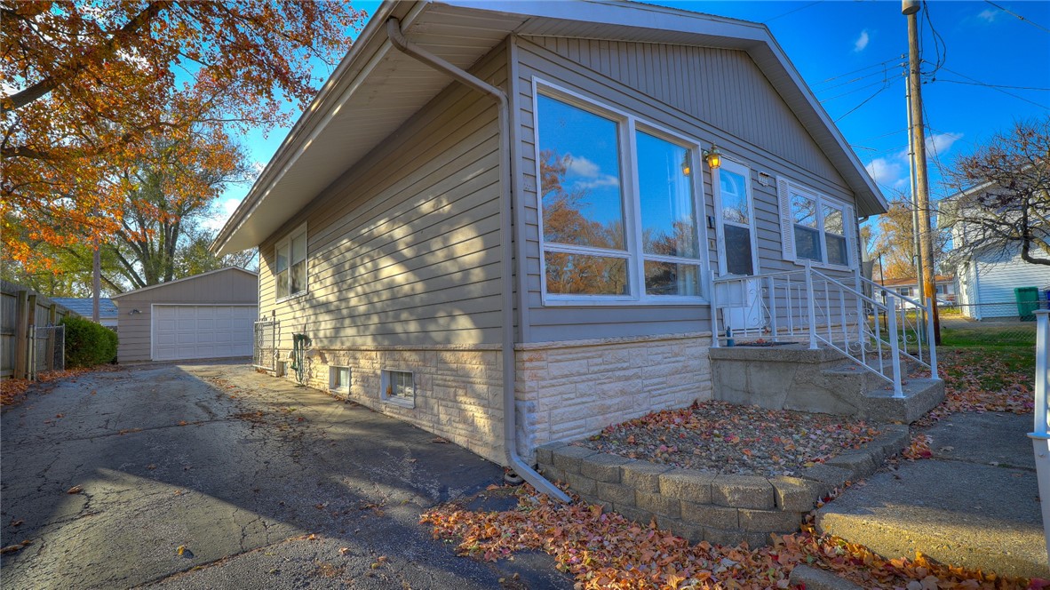 112 Ridgeway Drive Decatur, IL 62521 - Photo 5 of 25 Gallery Image 5