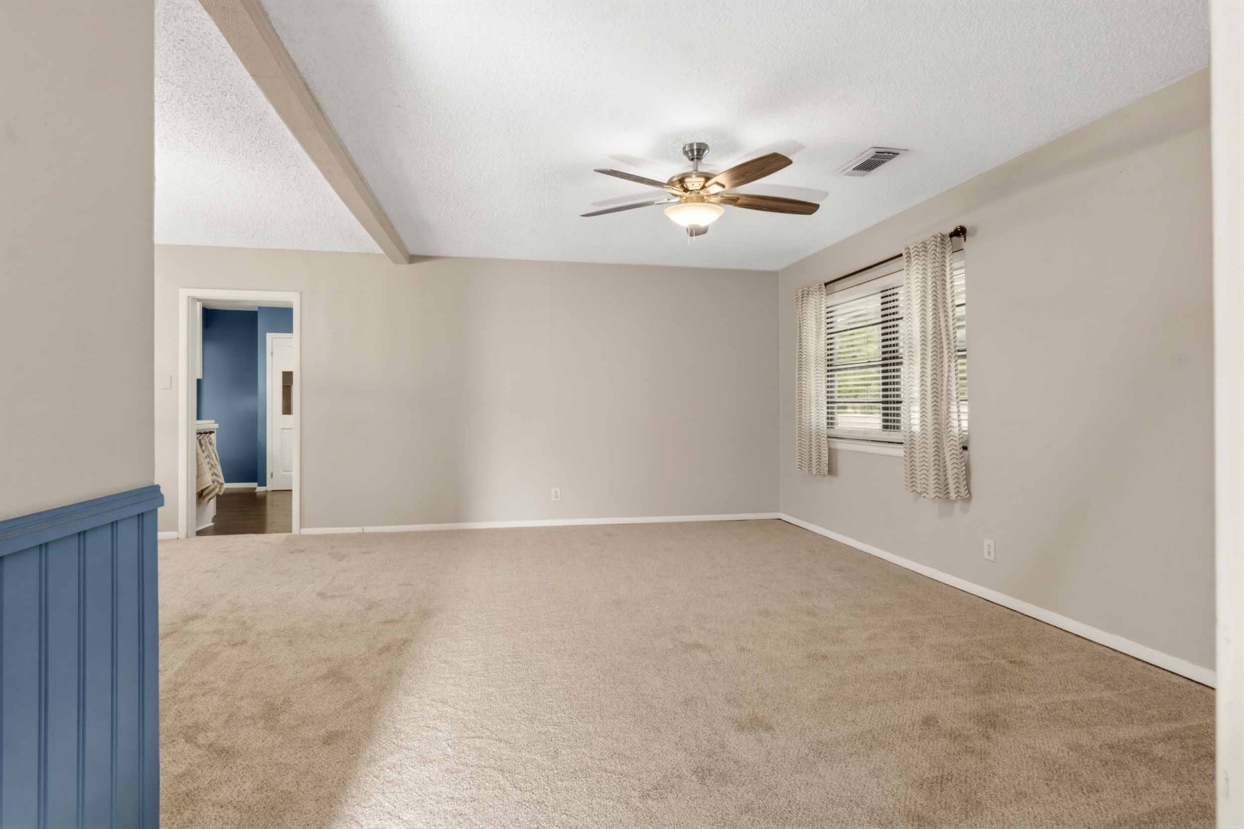 2926 Beverly Road Pasadena, TX 77503 - Photo 6 of 23 Living and Dining open concept.