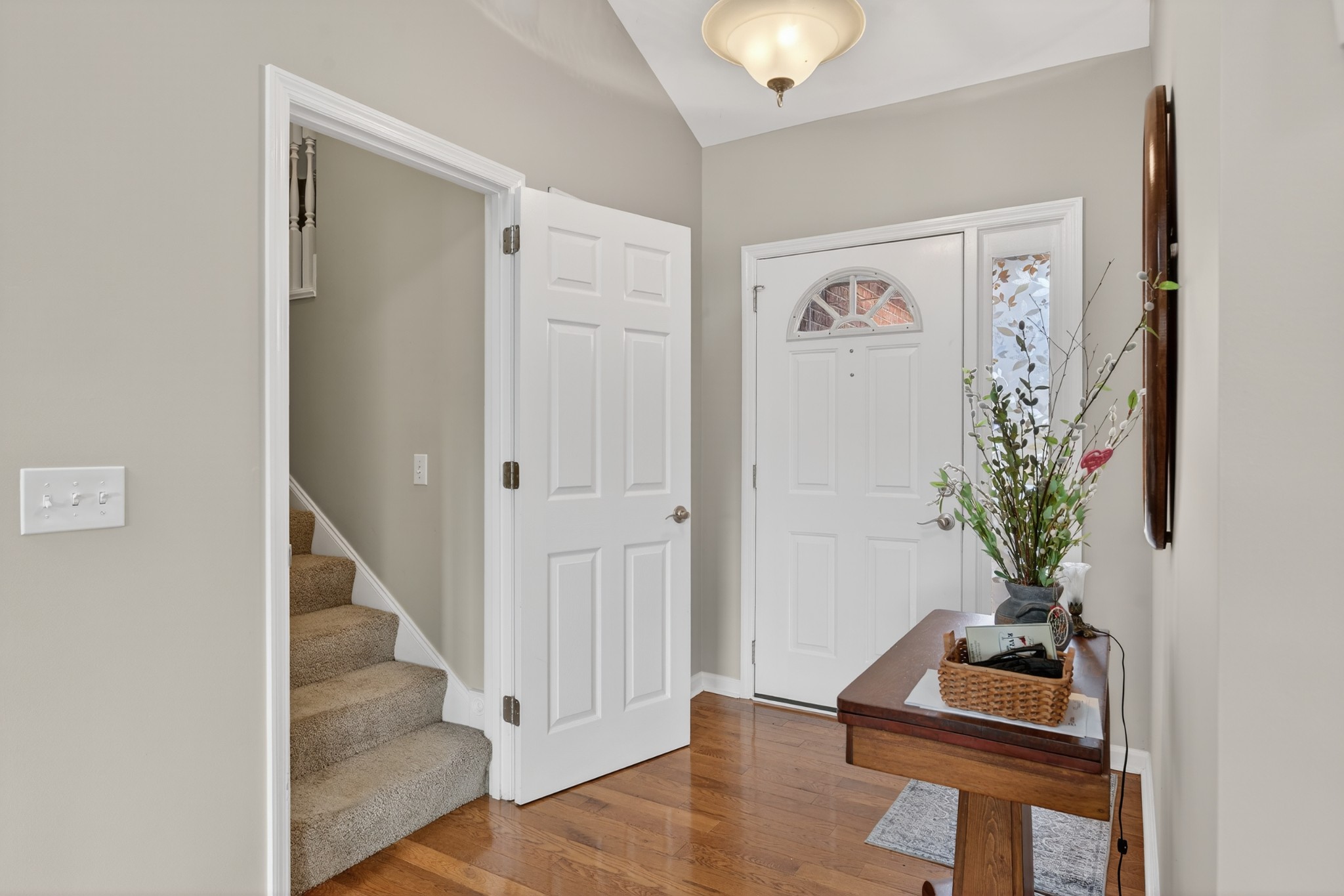 5444 Reagan Run Antioch, TN 37013 - Photo 3 of 46 a room that has painting on the wall and a potted plant