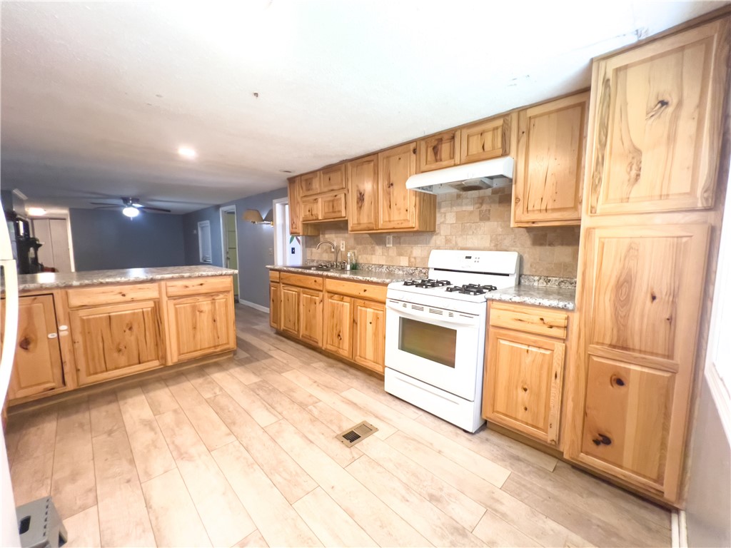 216 Harvey Road Brunswick, GA 31525 - Photo 5 of 32