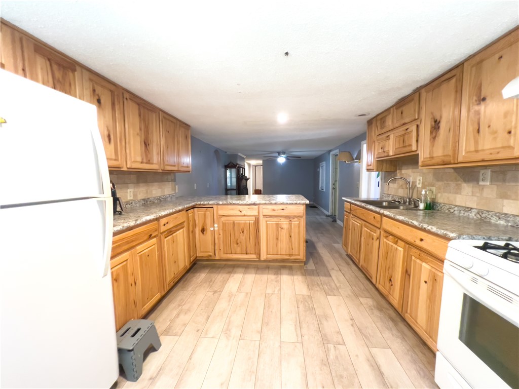 216 Harvey Road Brunswick, GA 31525 - Photo 6 of 32