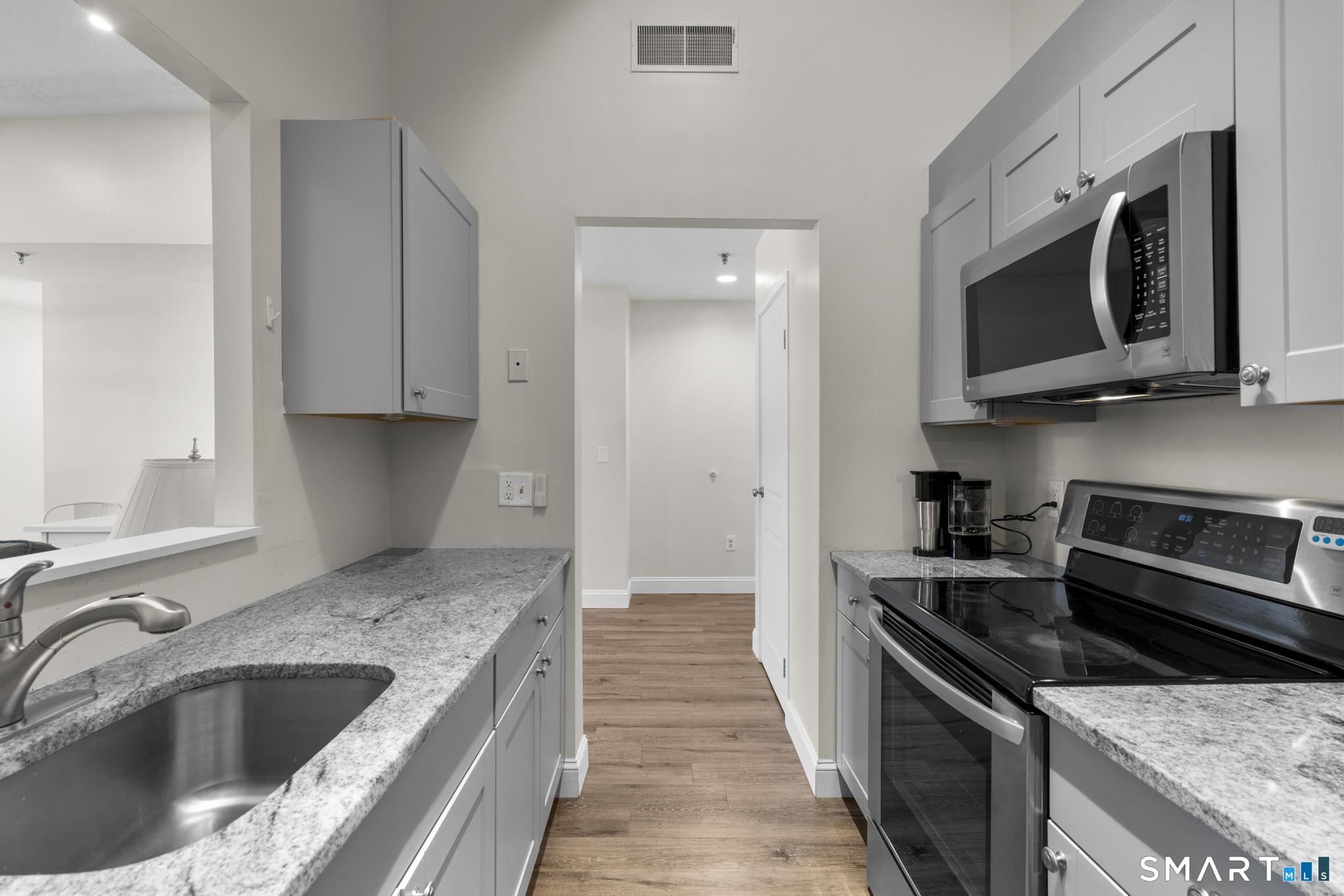 196 Crown Street, Unit 507 New Haven, CT 06510 - Photo 3 of 20
