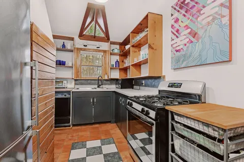 $615,000 | 2102 East 17th Street, Austin, TX 78702