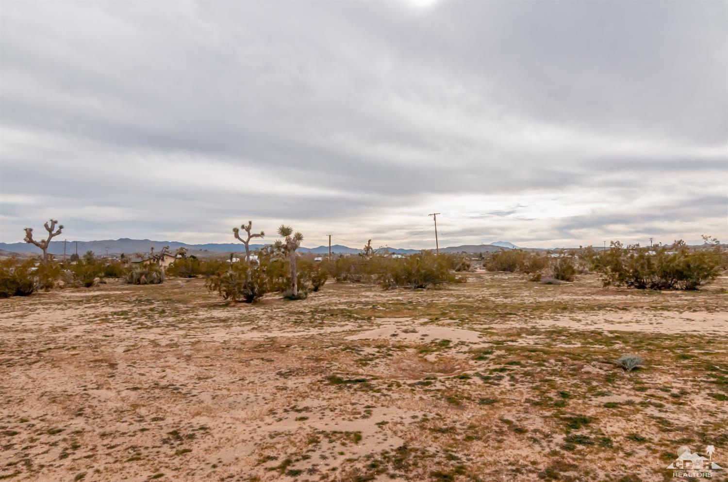3290 Julcrest Road Yucca Valley, CA 92284 - Photo 18 of 20 a view of an ocean