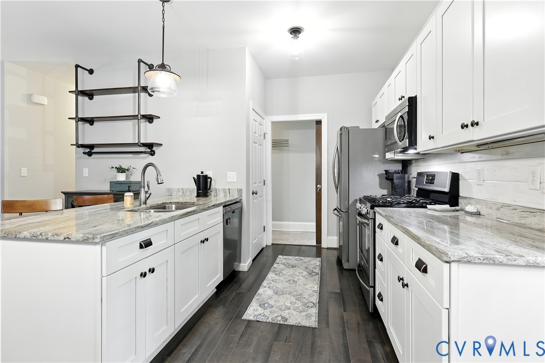 2986 Ballsville Road Powhatan, VA 23139 - Photo 30 of 43 Kitchen featuring a peninsula, stainless steel app