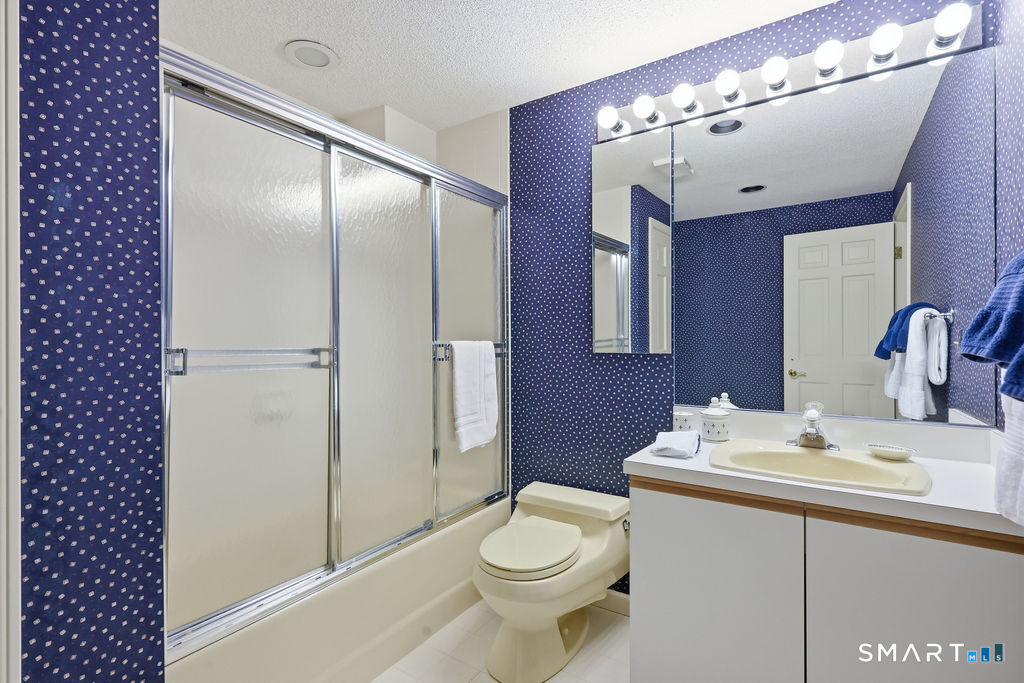 38 Cary Lane, Unit 38 Bloomfield, CT 06002 - Photo 33 of 36