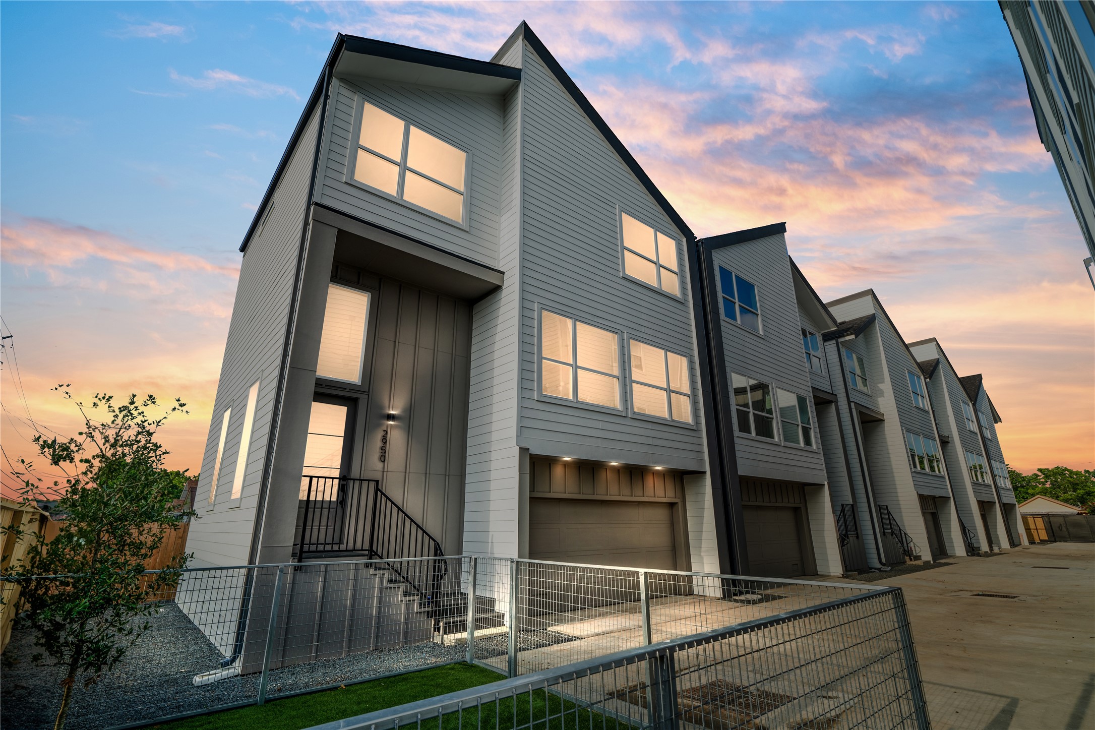 2950 Pitzlin Street Houston, TX 77023 - Photo 2 of 37 With a bold silhouette and thoughtfully proportioned design, Vecino’s exterior makes a refined architectural statement in the Delafield Project.