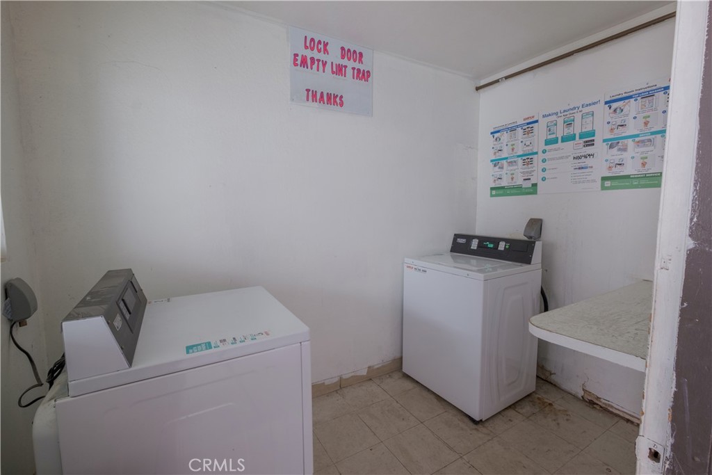 3771 Harvill Lane Riverside, CA 92503 - Photo 18 of 53 a utility room with dryer and washer