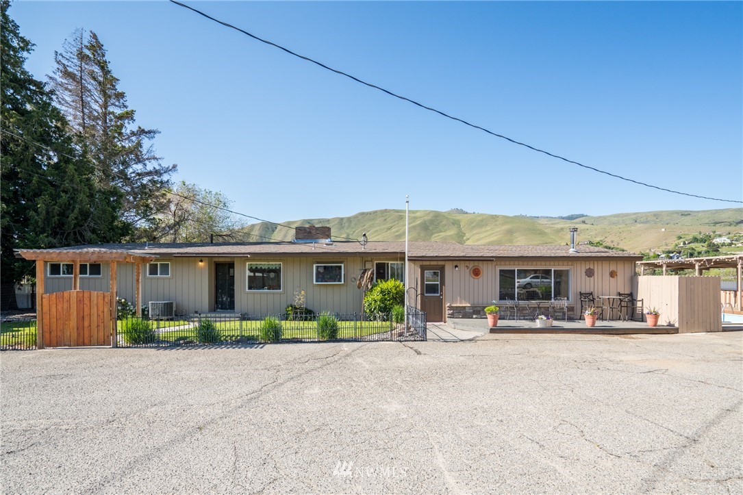 1619 Lower Monitor Road Wenatchee, WA 98801 - Photo 3 of 38 Gallery Image 3