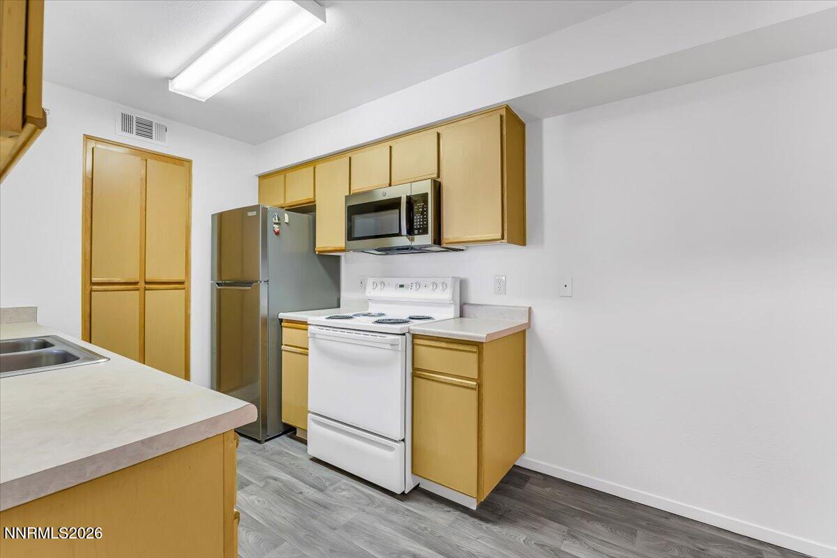 6850 Sharlands Avenue, Unit 2132 Reno, NV 89523 - Photo 16 of 40 18-6850 Sharlands Ave Reno NV 89523 (18