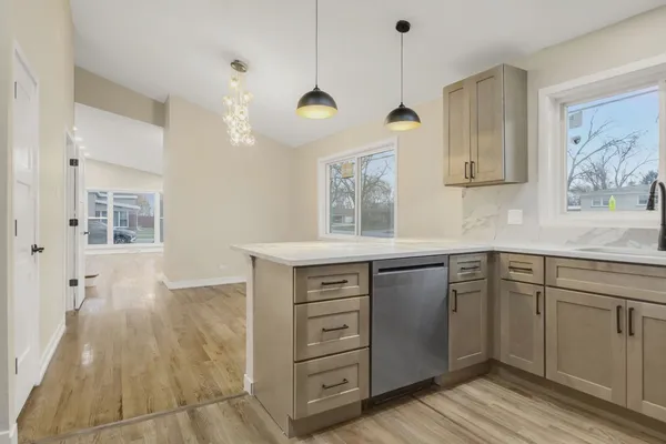 $299,999 | 15401 Ellis Avenue, Dolton, IL 60419