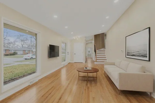 $299,999 | 15401 Ellis Avenue, Dolton, IL 60419