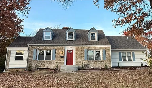 $329,900 | 7620 East Gregory Boulevard, Kansas City, MO 64133