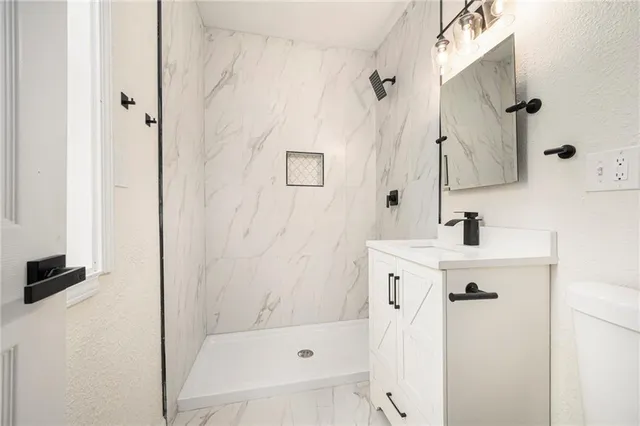 $329,900 | 7620 East Gregory Boulevard, Kansas City, MO 64133