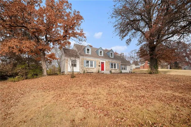 $329,900 | 7620 East Gregory Boulevard, Kansas City, MO 64133