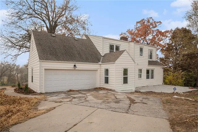 $329,900 | 7620 East Gregory Boulevard, Kansas City, MO 64133