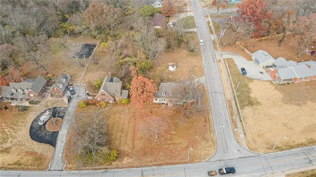 $329,900 | 7620 East Gregory Boulevard, Kansas City, MO 64133