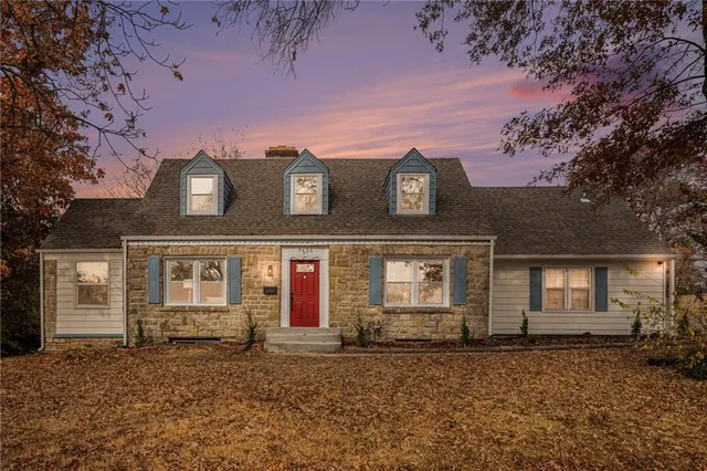 $329,900 | 7620 East Gregory Boulevard, Kansas City, MO 64133