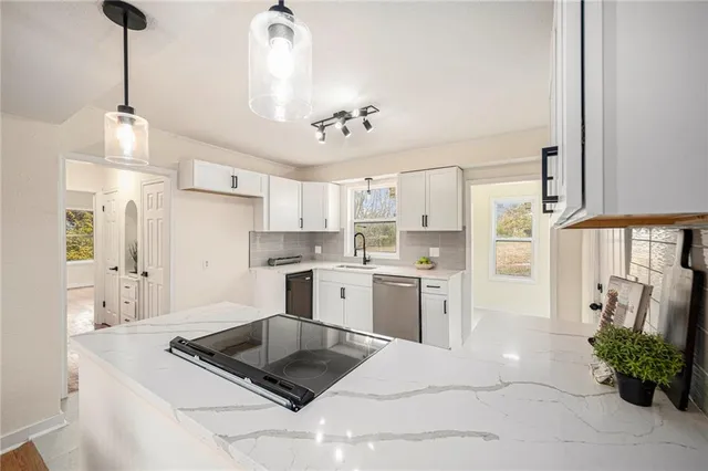 $329,900 | 7620 East Gregory Boulevard, Kansas City, MO 64133