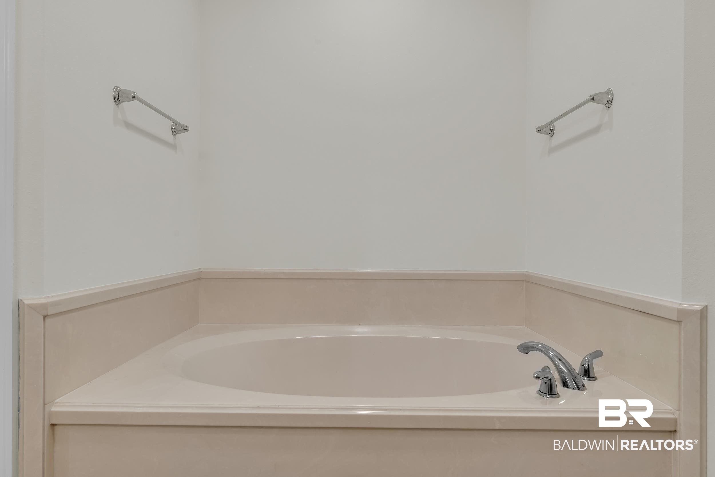 4606 Osprey Drive Orange Beach, AL 36561 - Photo 31 of 44 Full bathroom featuring a garden tub