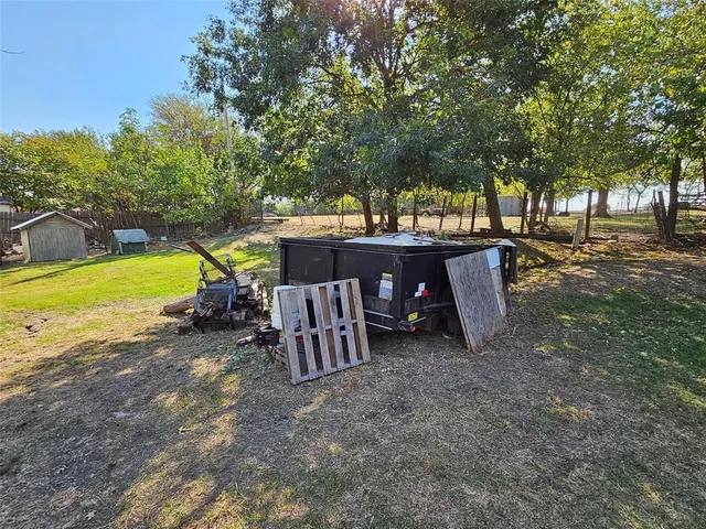 a view of a yard with a sitting area