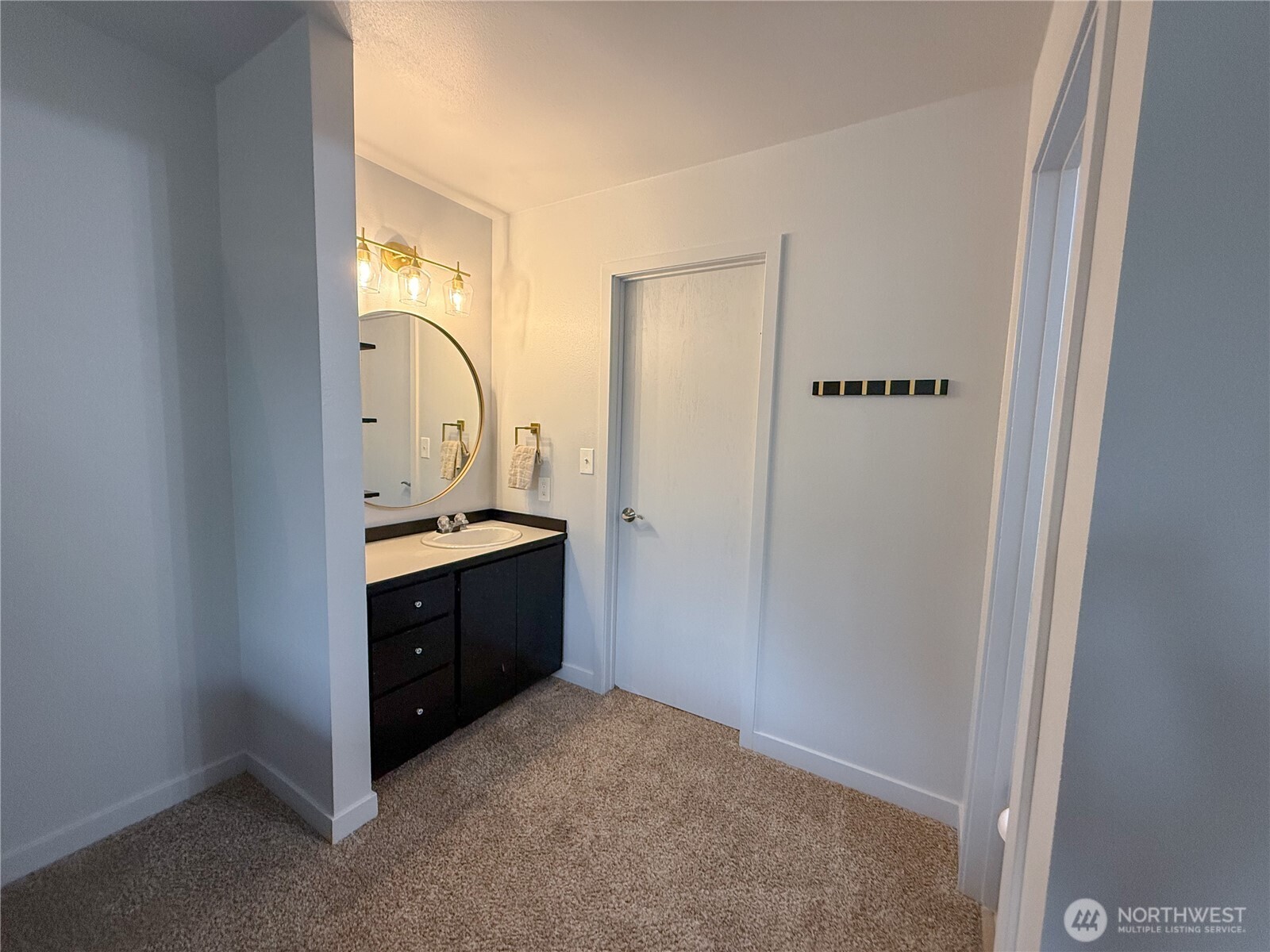 40 Trail Ridge Drive Omak, WA 98841 - Photo 17 of 36 a room with a cabinets and a sink