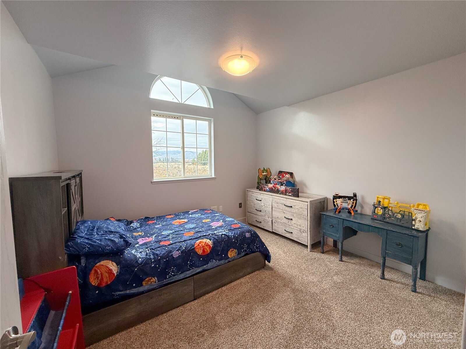 40 Trail Ridge Drive Omak, WA 98841 - Photo 20 of 36 a bedroom with a bed and a window