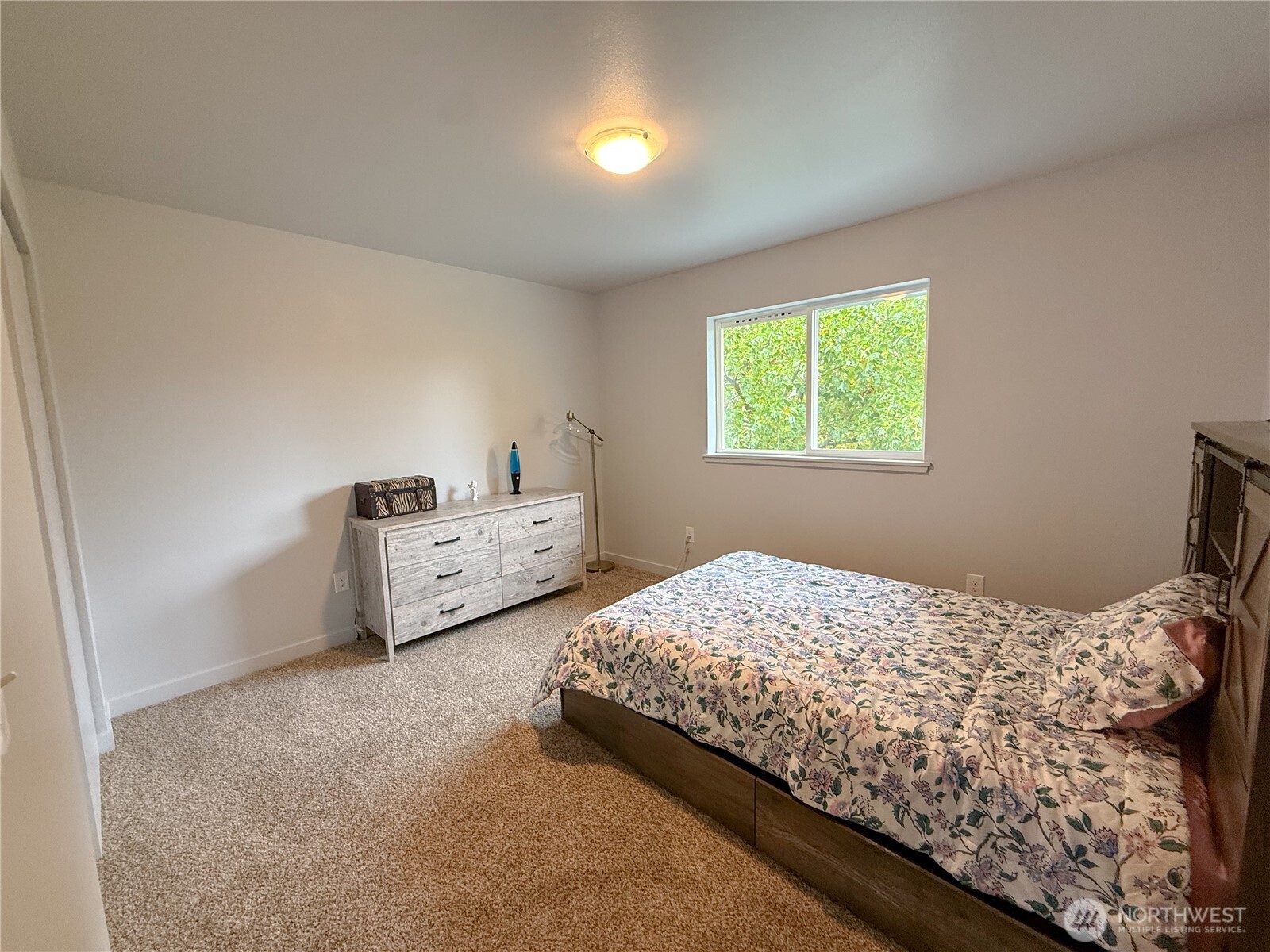 40 Trail Ridge Drive Omak, WA 98841 - Photo 23 of 36 a bedroom with a bed and a window