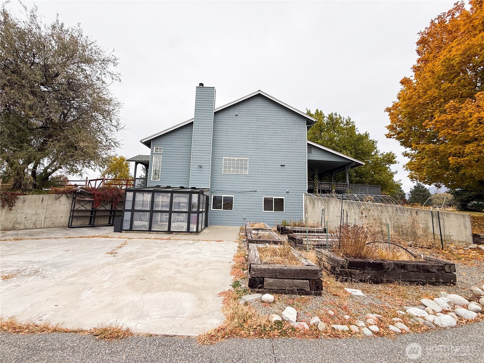 40 Trail Ridge Drive Omak, WA 98841 - Photo 34 of 36 a view of a house with a yard covered in snow