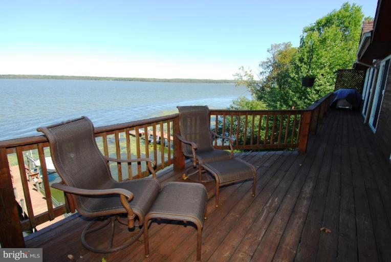 11371 River Road Lorton, VA 22079 - Photo 11 of 19 Deck