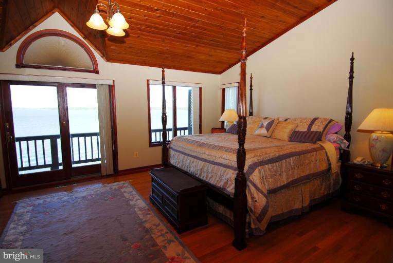11371 River Road Lorton, VA 22079 - Photo 14 of 19 Master Bedroom