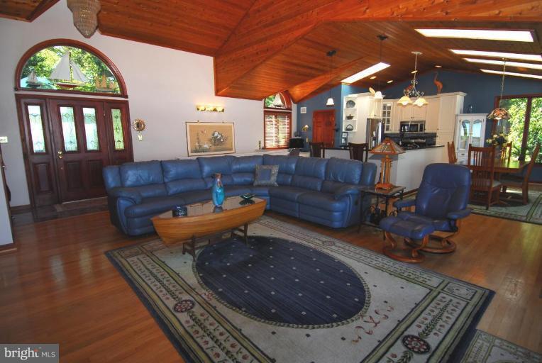 11371 River Road Lorton, VA 22079 - Photo 6 of 19 Living Room #2