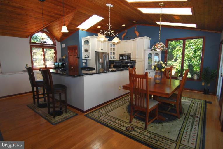 11371 River Road Lorton, VA 22079 - Photo 7 of 19 Kitchen/Dining Room