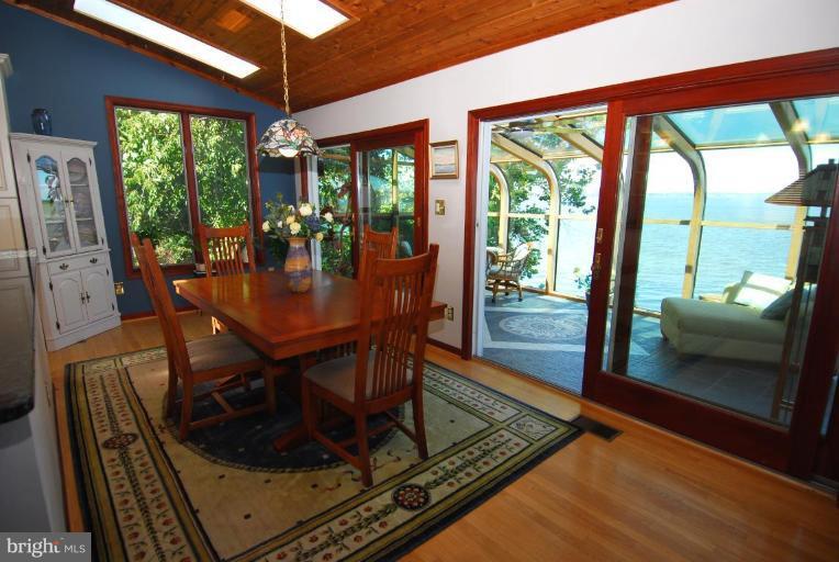 11371 River Road Lorton, VA 22079 - Photo 8 of 19 Dining Room