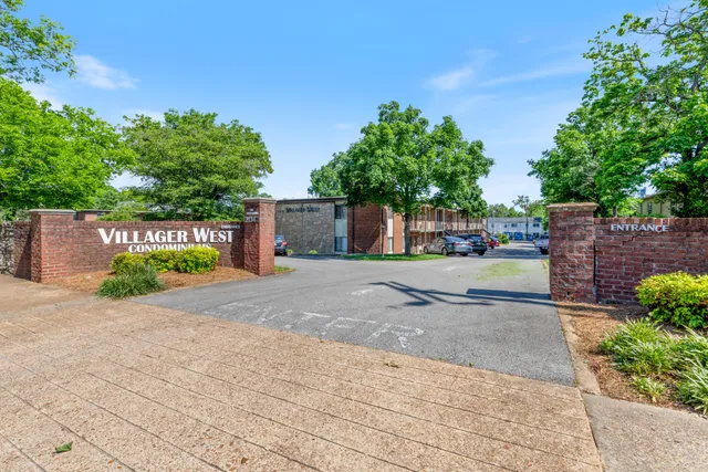 a view of street sign broad