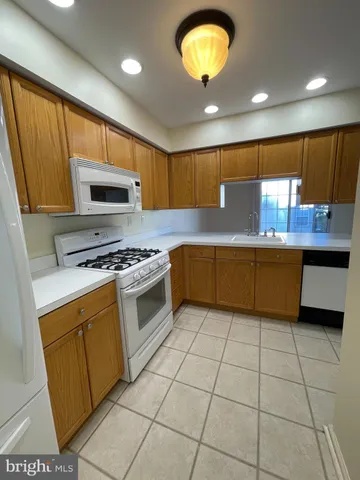 $2,900 | 208 Strawberry Court, Warminster, PA 18974