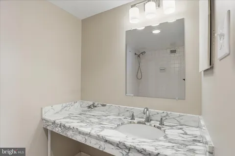 $2,995 | 301 North Beauregard Street, Unit 1404, Alexandria, VA 22312