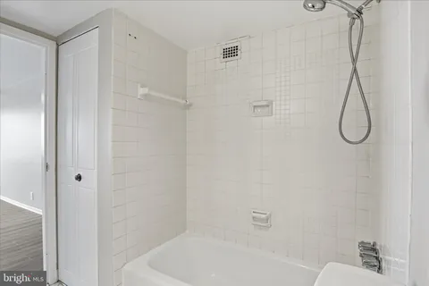 $2,995 | 301 North Beauregard Street, Unit 1404, Alexandria, VA 22312