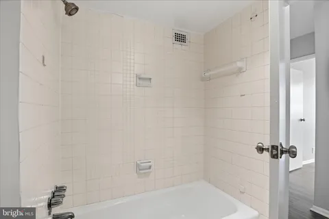 $2,995 | 301 North Beauregard Street, Unit 1404, Alexandria, VA 22312