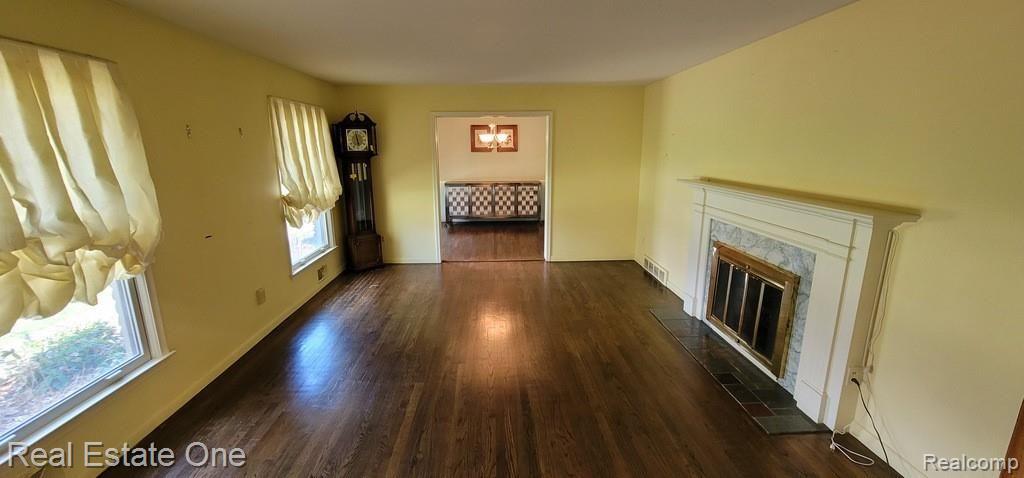 4384 Fieldbrook Road West Bloomfield, MI 48323 - Photo 6 of 36 20210407_144254.jpg