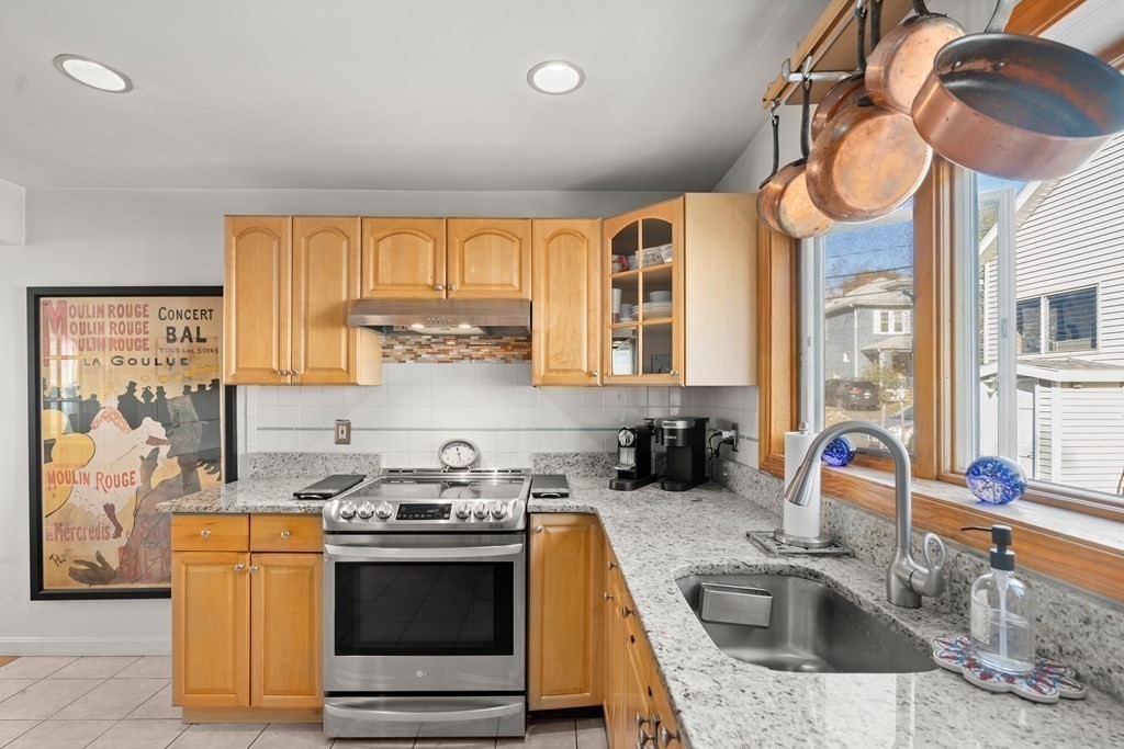 27 Overlook Road, Unit 1 Arlington, MA 02474 - Photo 6 of 23