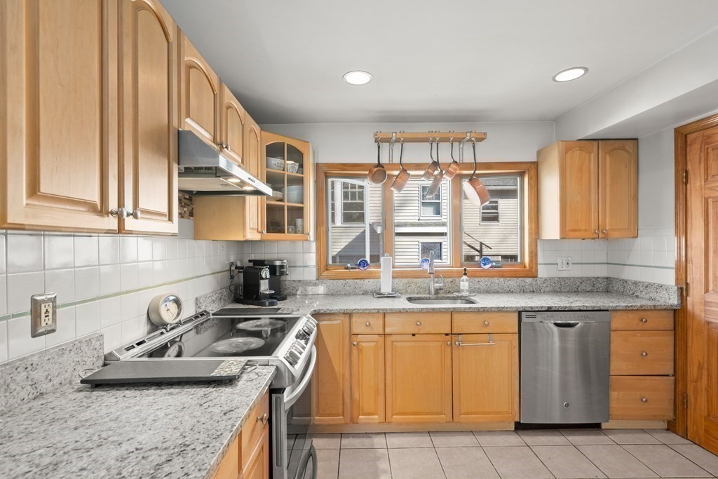 27 Overlook Road, Unit 1 Arlington, MA 02474 - Photo 7 of 23