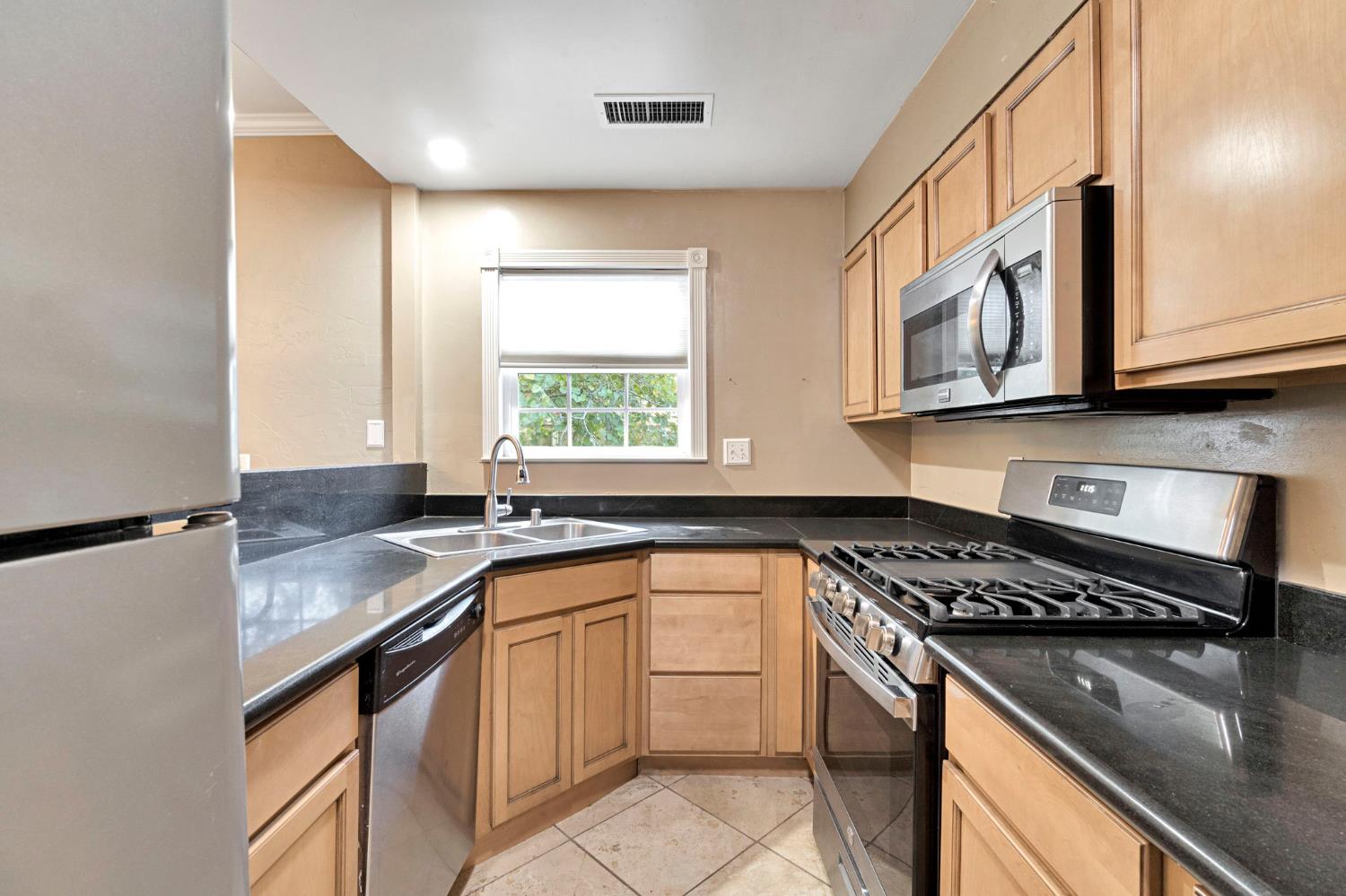 114 Dewitt Avenue Clovis, CA 93612 - Photo 12 of 37