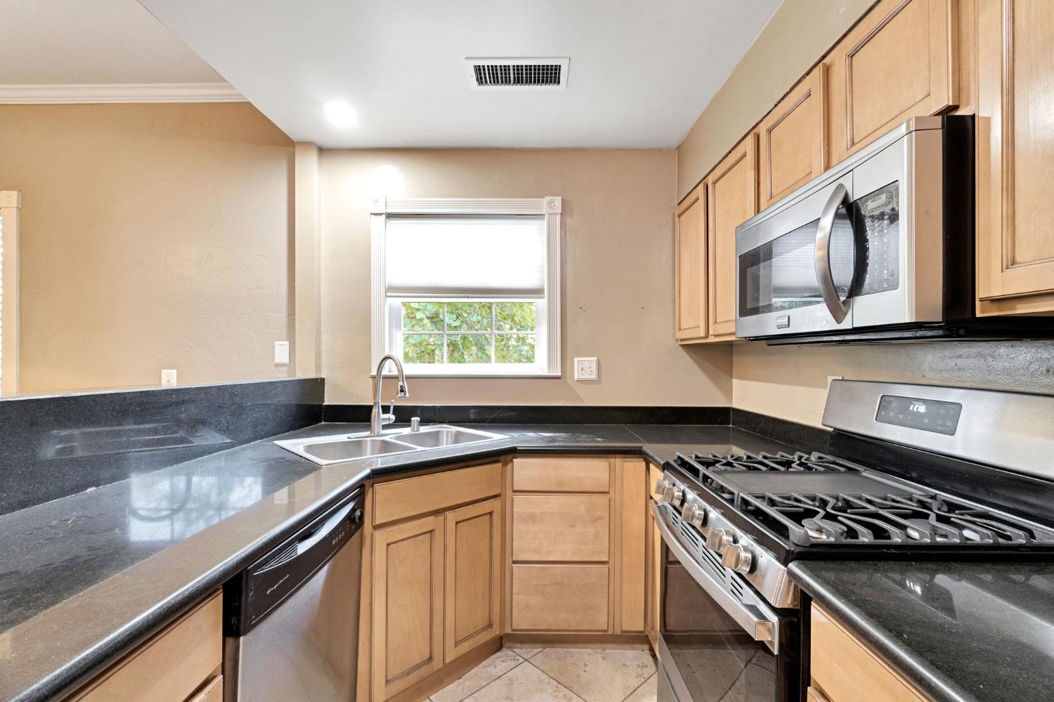 114 Dewitt Avenue Clovis, CA 93612 - Photo 14 of 37