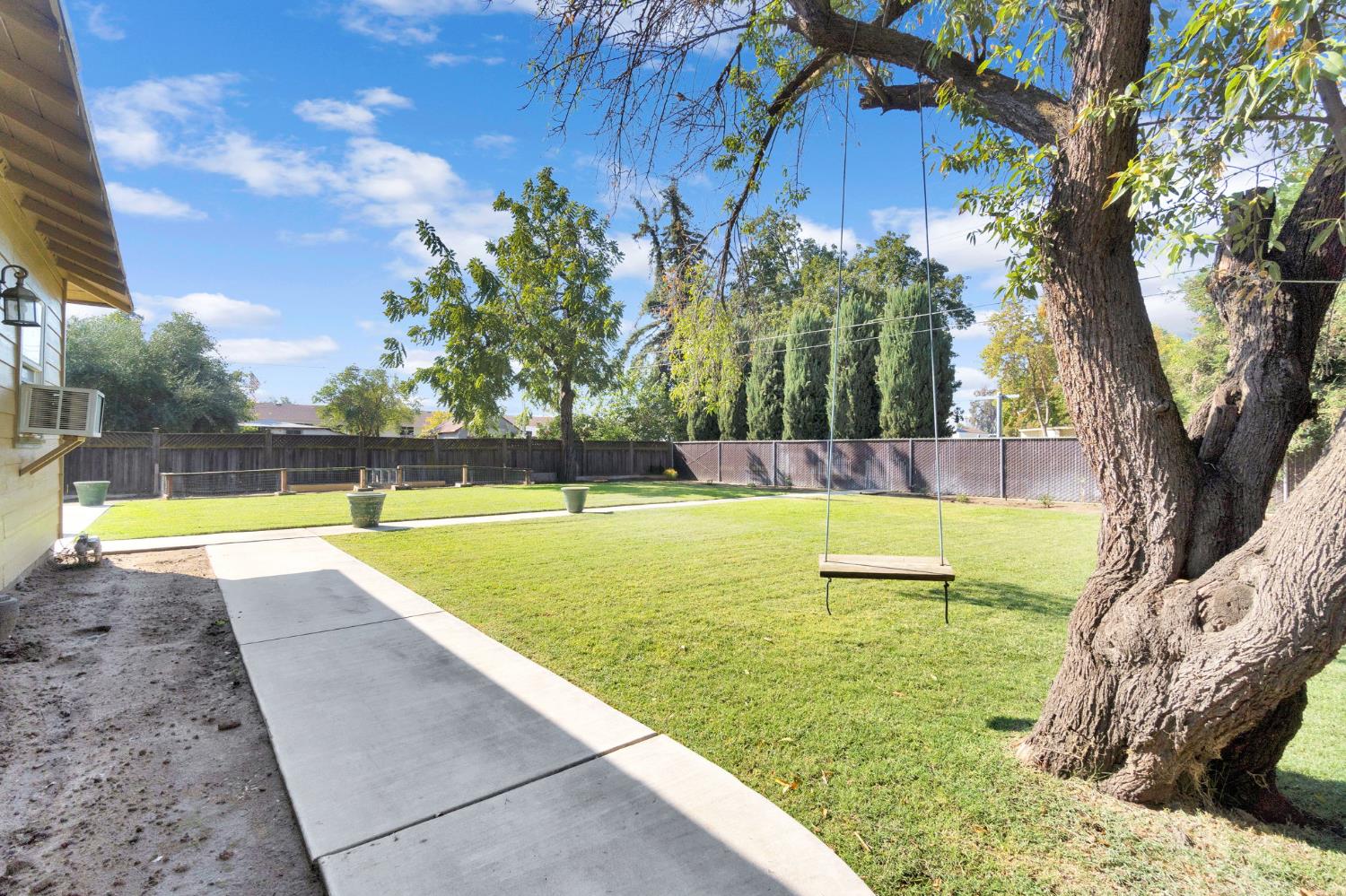 114 Dewitt Avenue Clovis, CA 93612 - Photo 30 of 37