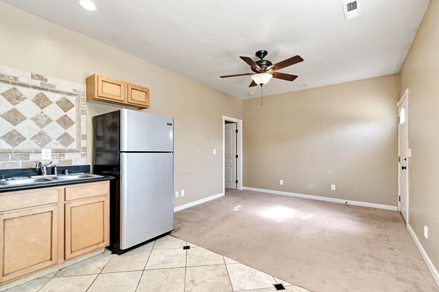 114 Dewitt Avenue Clovis, CA 93612 - Photo 35 of 37