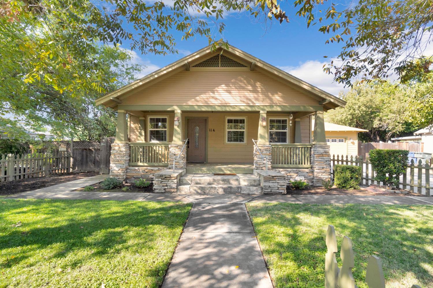 114 Dewitt Avenue Clovis, CA 93612 - Photo 4 of 37