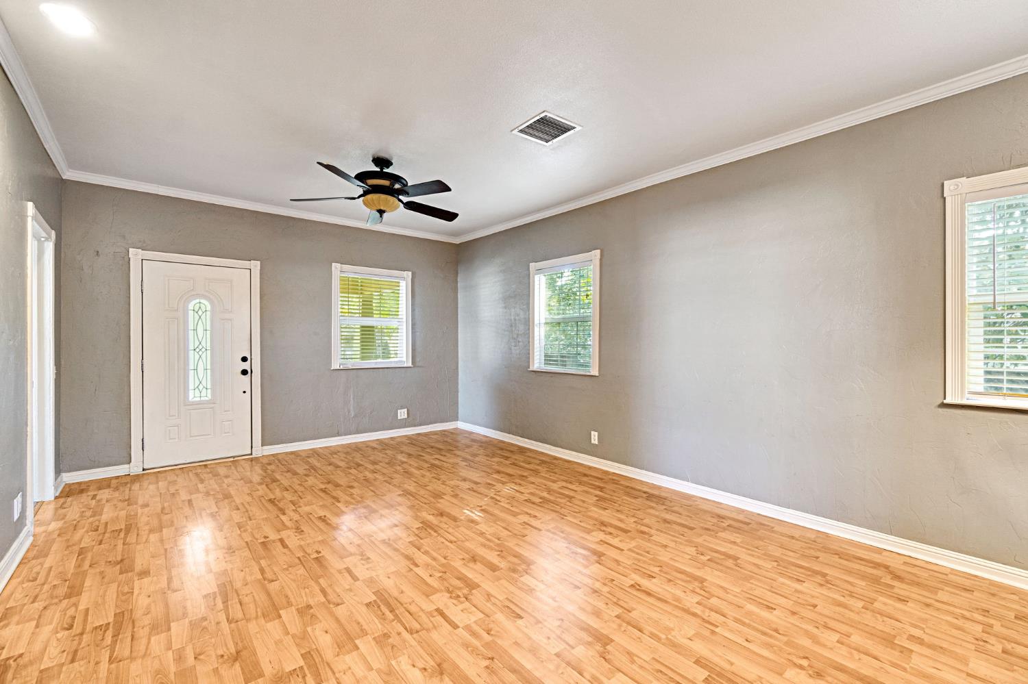 114 Dewitt Avenue Clovis, CA 93612 - Photo 8 of 37